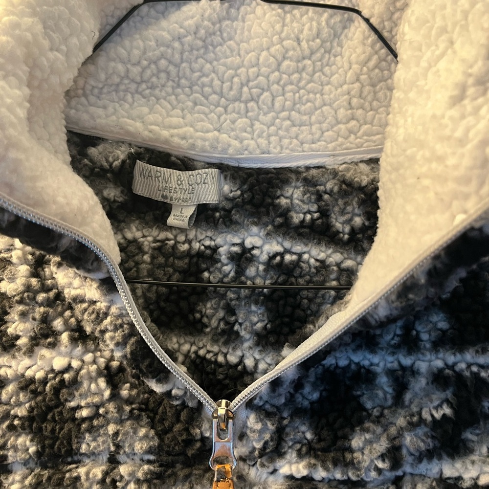 Cozy Black and Gray Zip-Up Sweater - Picture 3 of 10